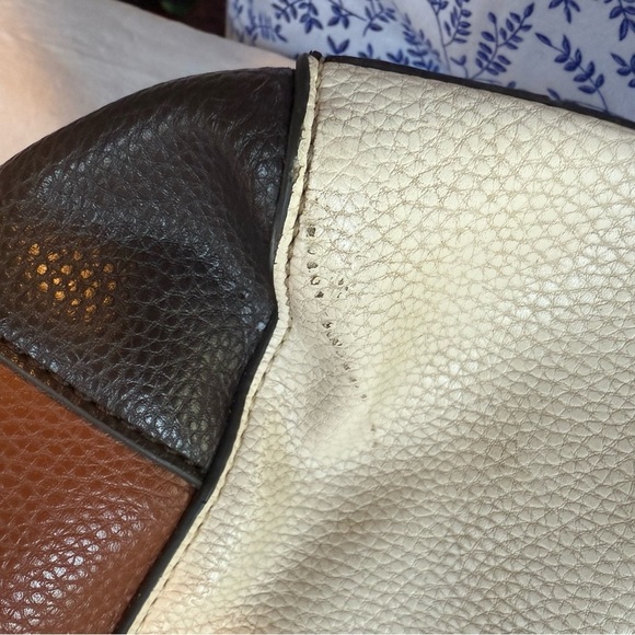 G.H. Bass & Co. Cream and Brown Tote Bag - Picture 2 of 8